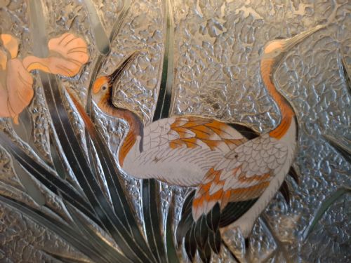 LARGE JAPANESE TOTAI SHIPPO CHARGER CLOISONNE TREE BARK WITH CRANES CIRCA 1890 SIGNED - ADDITIONAL PHOTO 9
