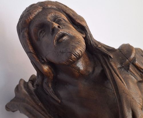 EARLY ECCLESIASTICAL WOOD CARVING OF A CHRIST FIGURE CIRCA 1700 - ADDITIONAL PHOTO 7