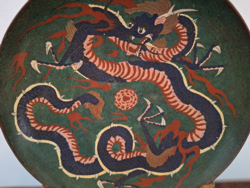 RARE LARGE JAPANESE CLOISONNE ENAMEL 'SINGLEDRAGON' CHARGER 40CM CIRCA 1875 - ADDITIONAL PHOTO 2