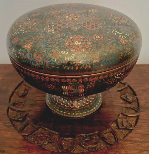 RARE CLOISONNE ENAMEL LIDDED PEDESTAL BOWL EDO PERIOD CIRCA 1860 - ADDITIONAL PHOTO 4