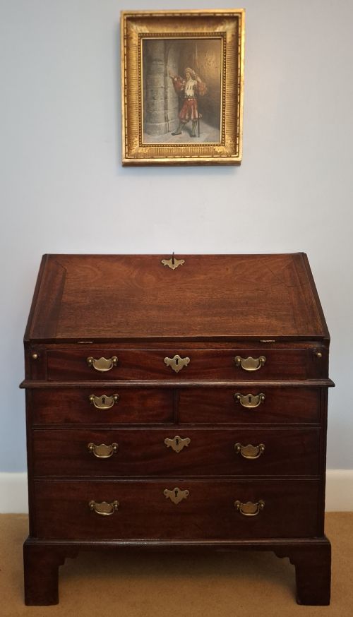 EXCEPTIONAL GEORGE II SOLID RED WALNUT WRITING BUREAU CIRCA 1750 - ADDITIONAL PHOTO 7