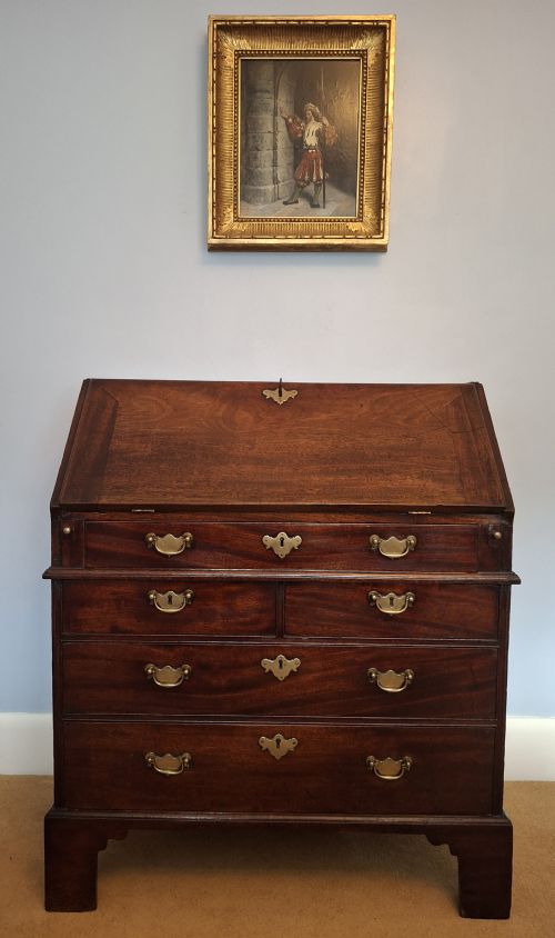 EXCEPTIONAL GEORGE II SOLID RED WALNUT WRITING BUREAU CIRCA 1750 - ADDITIONAL PHOTO 13