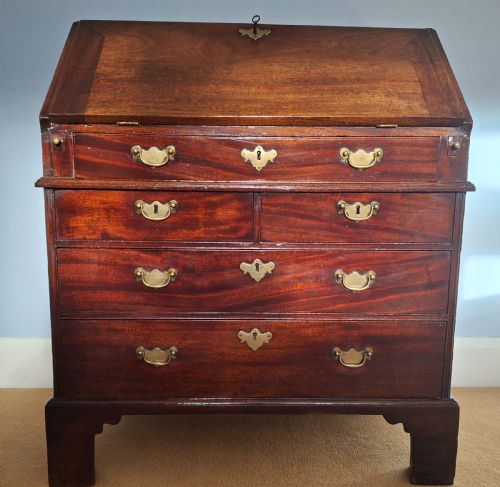EXCEPTIONAL GEORGE II SOLID RED WALNUT WRITING BUREAU CIRCA 1750 - ADDITIONAL PHOTO 15