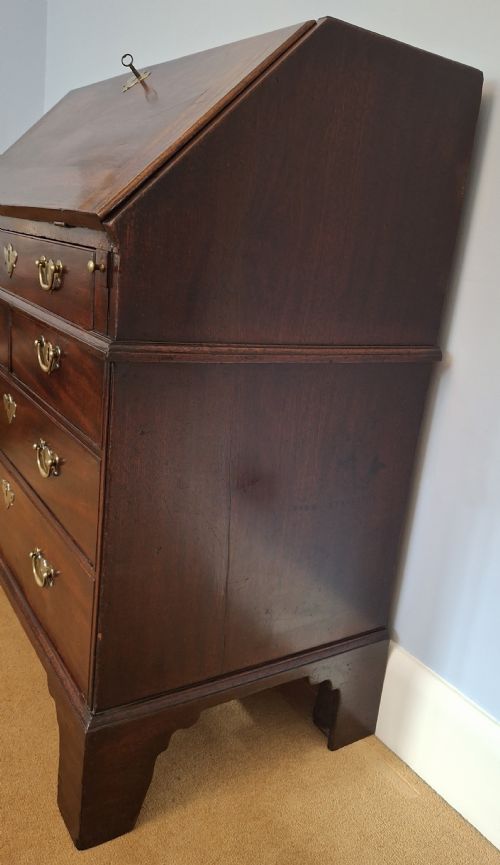 EXCEPTIONAL GEORGE II SOLID RED WALNUT WRITING BUREAU CIRCA 1750 - ADDITIONAL PHOTO 16