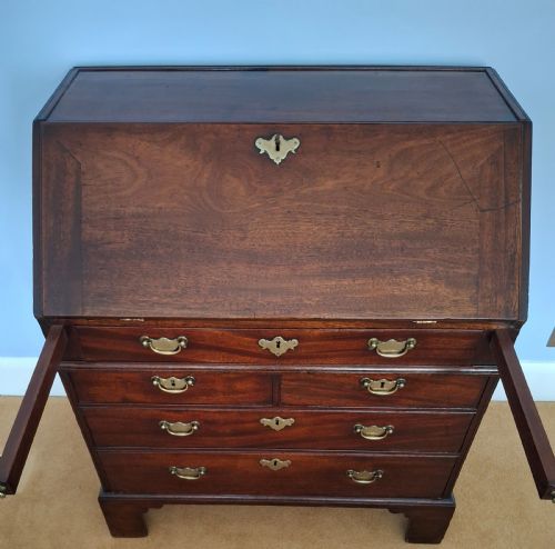 EXCEPTIONAL GEORGE II SOLID RED WALNUT WRITING BUREAU CIRCA 1750 - ADDITIONAL PHOTO 18