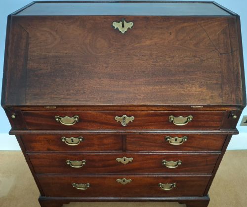 EXCEPTIONAL GEORGE II SOLID RED WALNUT WRITING BUREAU CIRCA 1750 - ADDITIONAL PHOTO 22