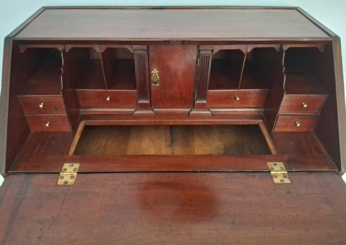 EXCEPTIONAL GEORGE II SOLID RED WALNUT WRITING BUREAU CIRCA 1750 - ADDITIONAL PHOTO 23