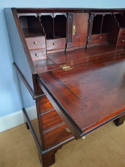 EXCEPTIONAL GEORGE II SOLID RED WALNUT WRITING BUREAU CIRCA 1750 - ADDITIONAL PHOTO 21