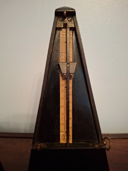 EXTREMELY RARE EBONISED METRONOME COQUILLE SHELL CIRCA 1910 - ADDITIONAL PHOTO 6