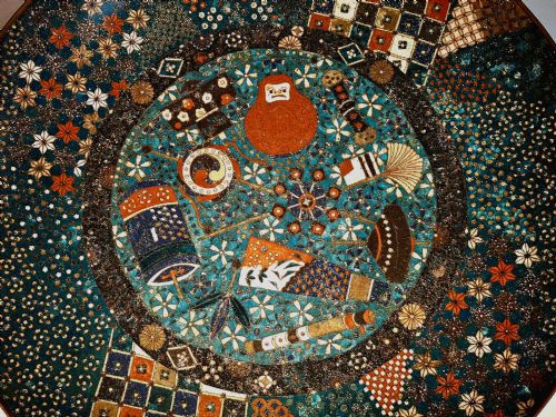 RARE JAPANESE CLOISONNE CHARGER WITH AUSPICIOUS SYMBOLS CIRCA 1850 - ADDITIONAL PHOTO 3