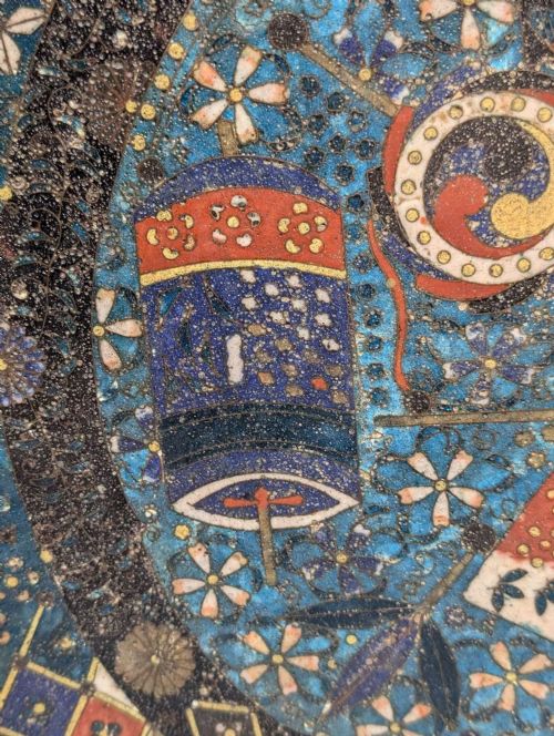 RARE JAPANESE CLOISONNE CHARGER WITH AUSPICIOUS SYMBOLS CIRCA 1850 - ADDITIONAL PHOTO 10