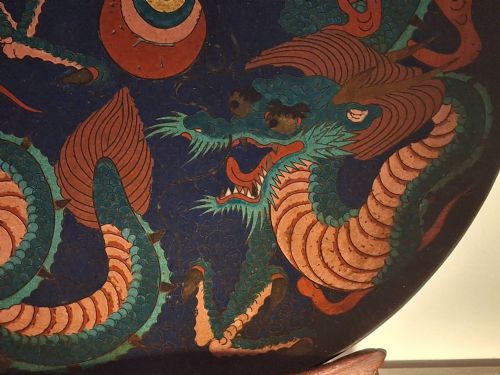 RARE LARGE JAPANESE CLOISONNE ENAMEL 'SINGLEDRAGON' CHARGER 36CM SIGNED CIRCA 1875 - ADDITIONAL PHOTO 10