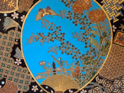MASTERPIECE JAPANESE CLOISONNE CHARGER CHRYSANTHEMUMS BUTTERFLY AND FROG CIRCA 1890 - ADDITIONAL PHOTO 11