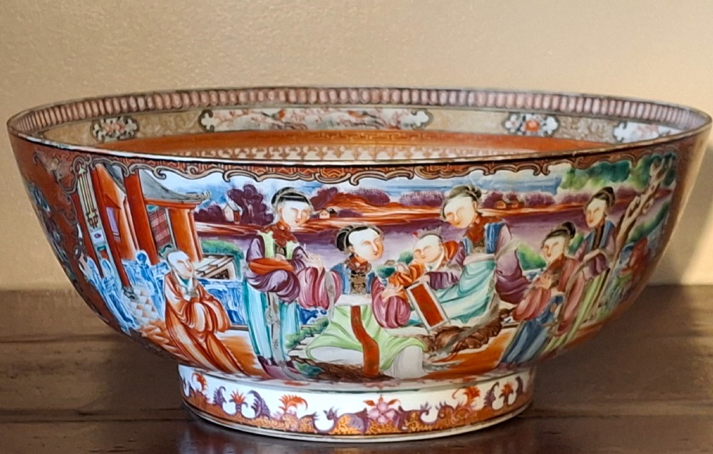 Large Chinese Export porcelain Punch Bowl. Qing Dynasty, Qianlong Period. 1736 - 1795.