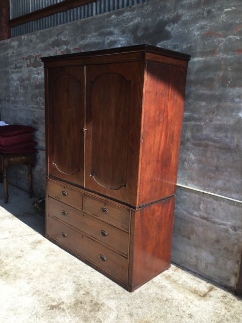 Fine Mahogany Linen Press/wardrobe