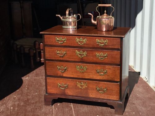 Beautifully Proportioned Georgian Chest of Drawers