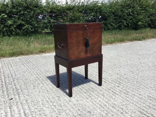 Fine Quality Georgian Mahogany Cellarette