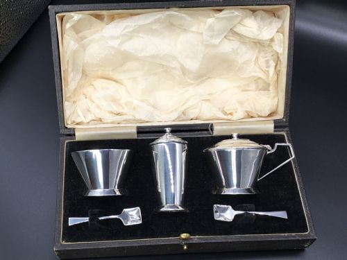 Fabulous Art Deco Design Cased Condiment Set
