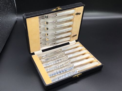 Cased Set Walker & Hall Fruit Forks & Knives