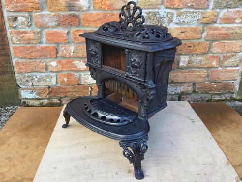 Pretty 19th Century Cast Iron Stove