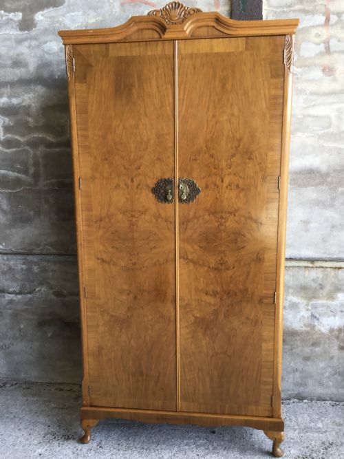 Walnut Gentleman’s Fitted Wardrobe