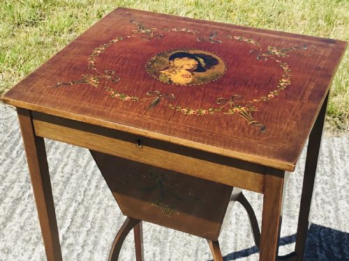 FINE QUALITY INLAID PORTRAIT DECORATED WORK BOX - ADDITIONAL PHOTO 3