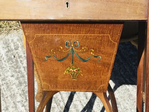 FINE QUALITY INLAID PORTRAIT DECORATED WORK BOX - ADDITIONAL PHOTO 4