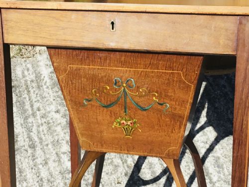 FINE QUALITY INLAID PORTRAIT DECORATED WORK BOX - ADDITIONAL PHOTO 5