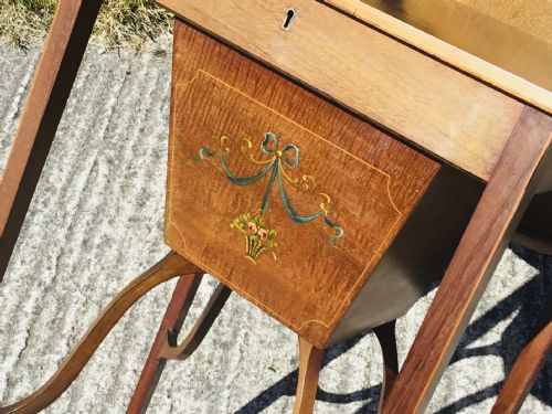 FINE QUALITY INLAID PORTRAIT DECORATED WORK BOX - ADDITIONAL PHOTO 6