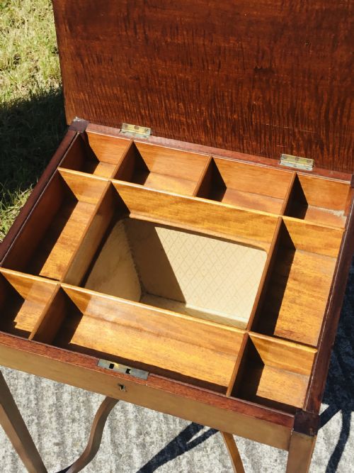 FINE QUALITY INLAID PORTRAIT DECORATED WORK BOX - ADDITIONAL PHOTO 11