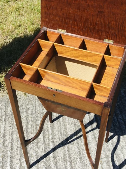FINE QUALITY INLAID PORTRAIT DECORATED WORK BOX - ADDITIONAL PHOTO 12