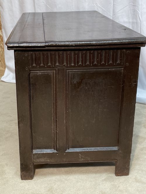 18TH CENTURY OAK COFFER - ADDITIONAL PHOTO 4