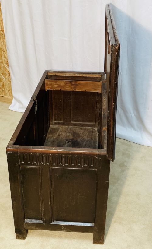 18TH CENTURY OAK COFFER - ADDITIONAL PHOTO 9