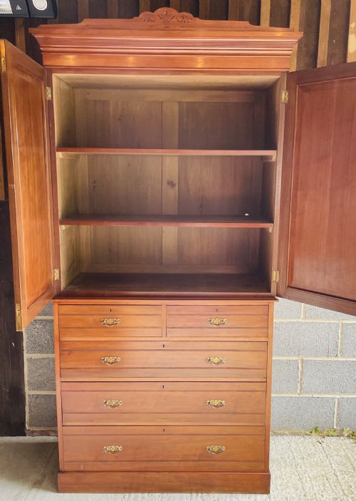 fig 1. Neat & smart Linen Press