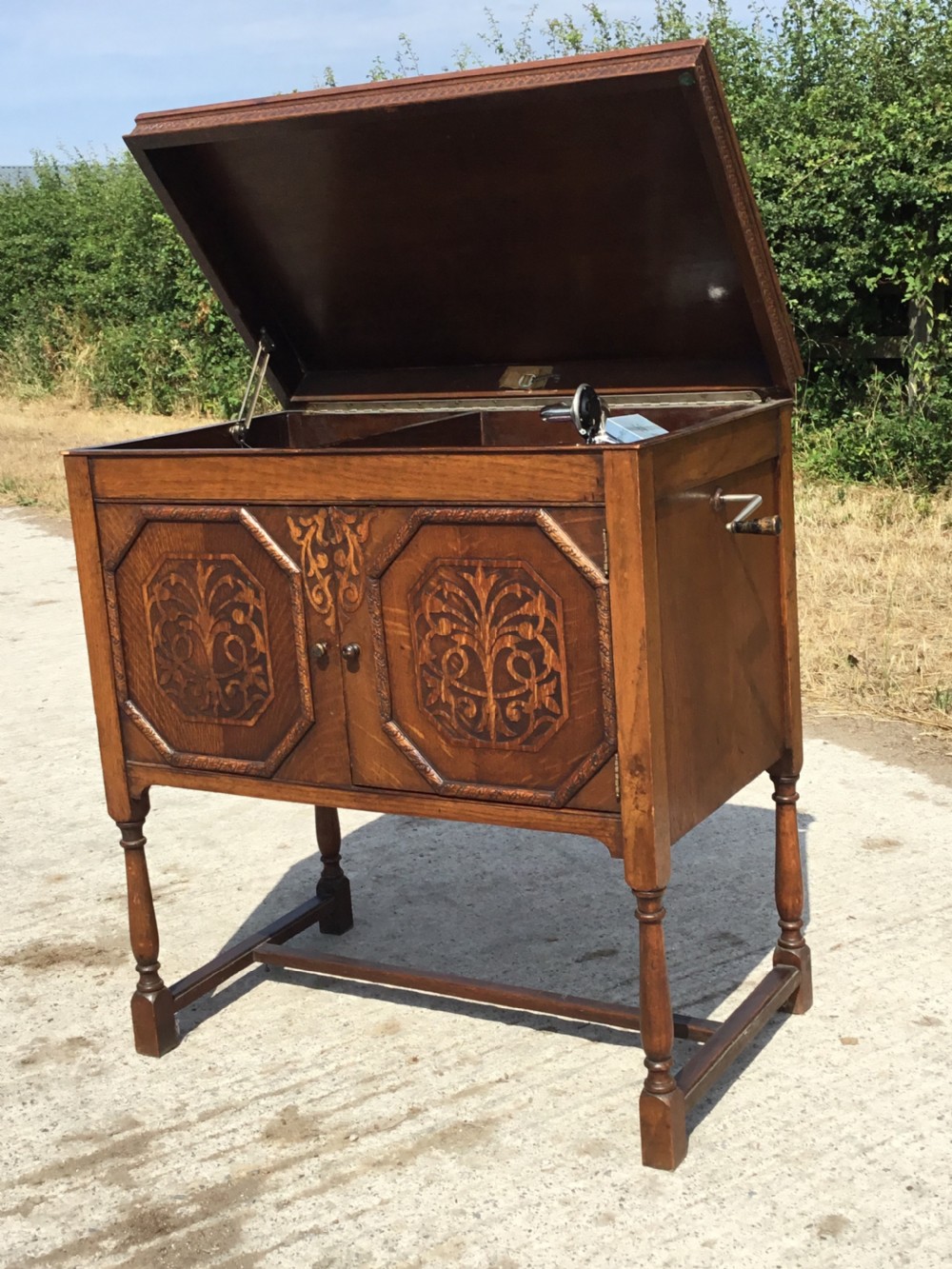 Yagerphone wind up gramophone  View V