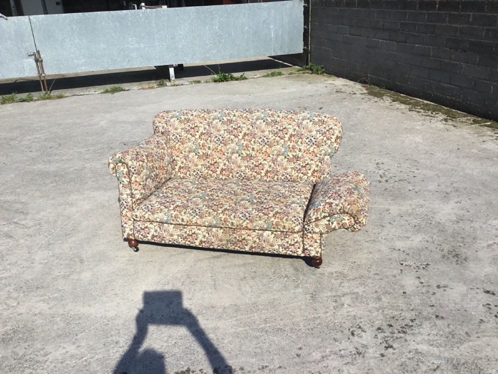 Drop End Settee View IV