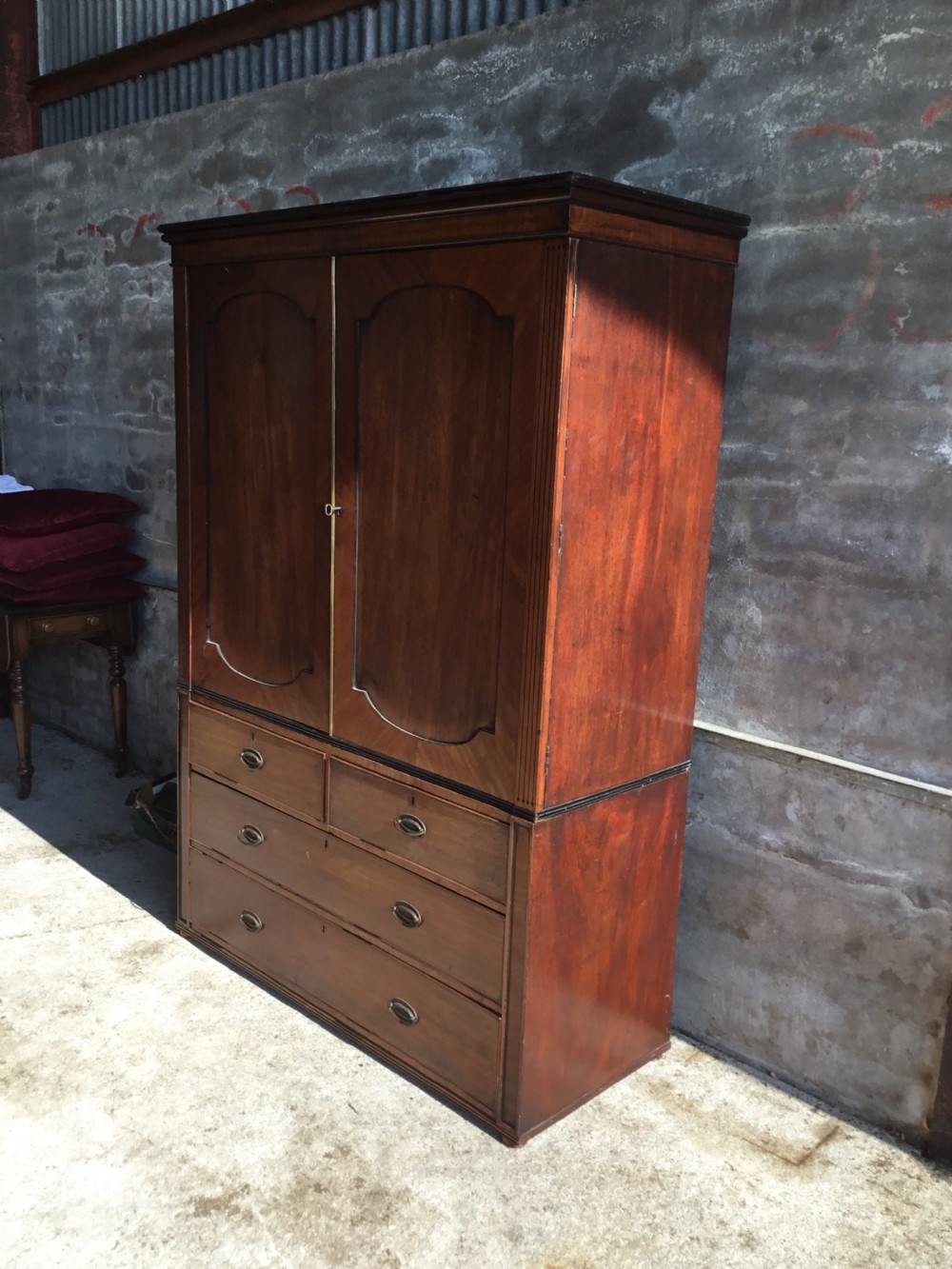 Fine Mahogany Linen Press/Wardrobe 