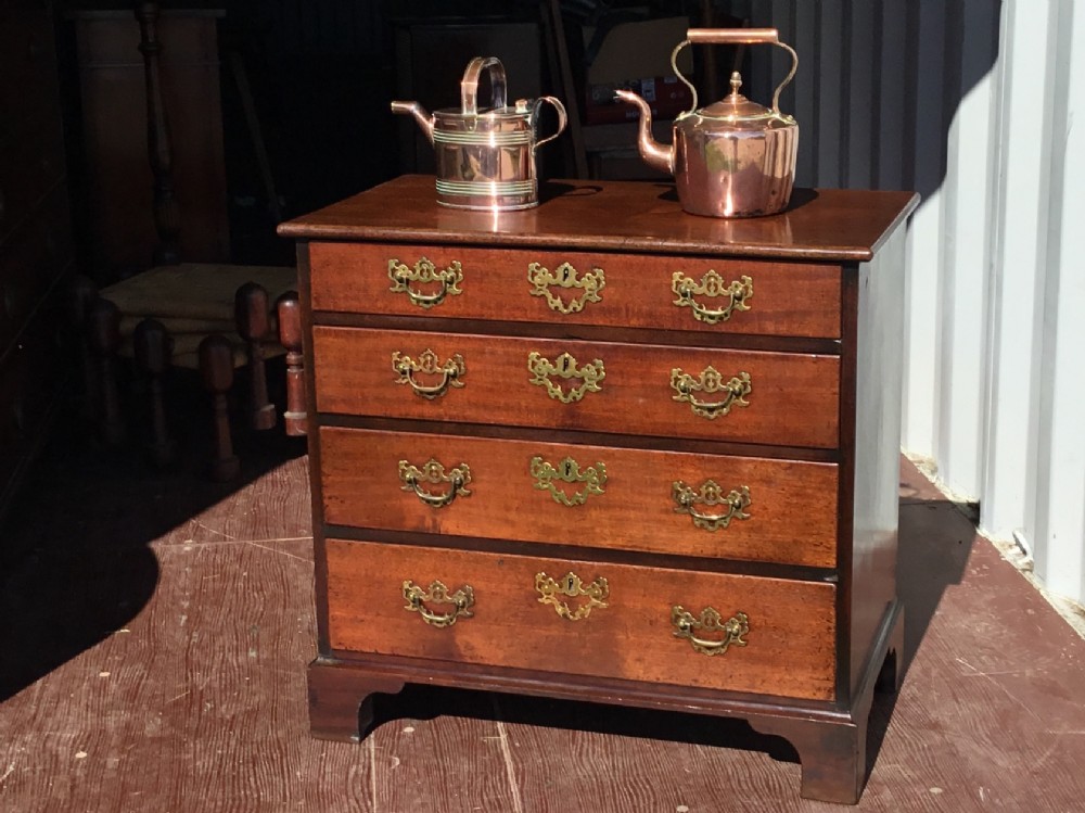 Beautifully Proportioned Georgian Chest of Drawers 
