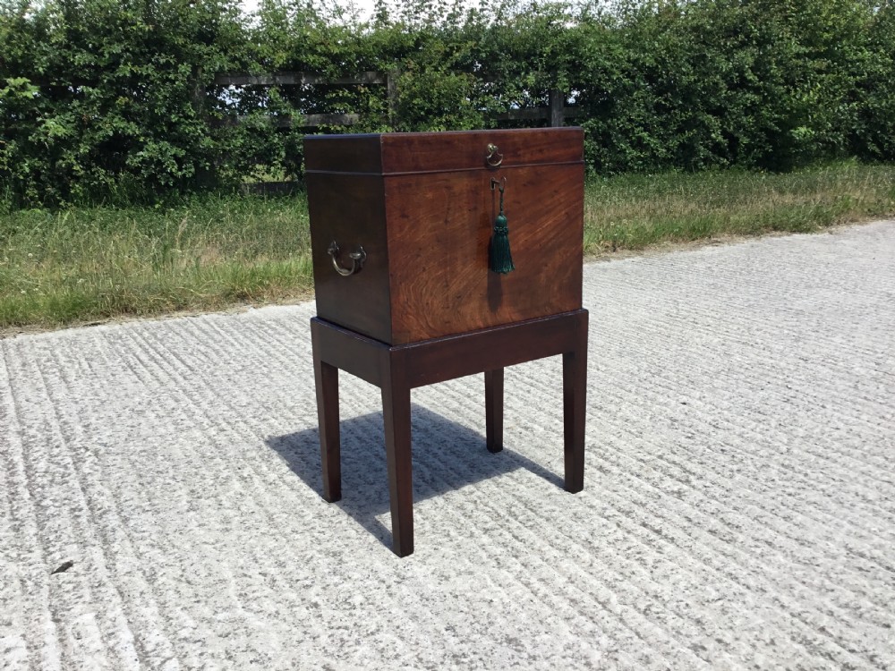 Fine Quality Georgian Mahogany Cellarette