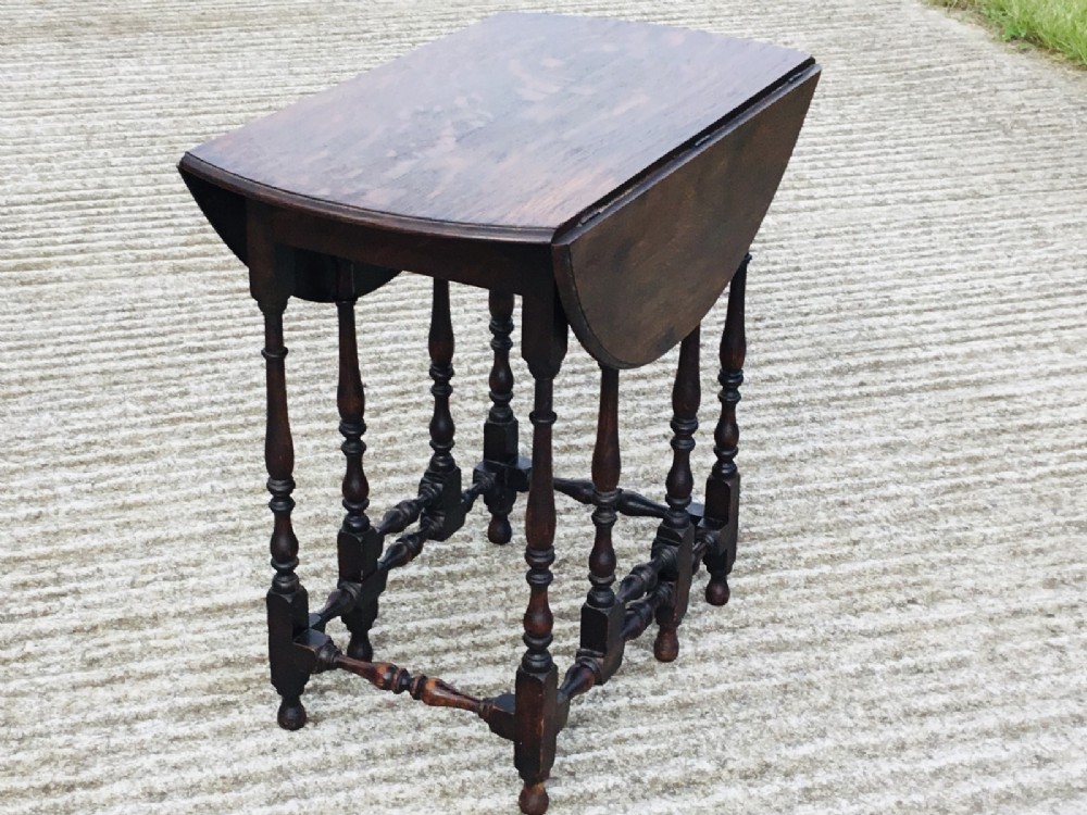 Compact Oak Gateleg Occasional Table 