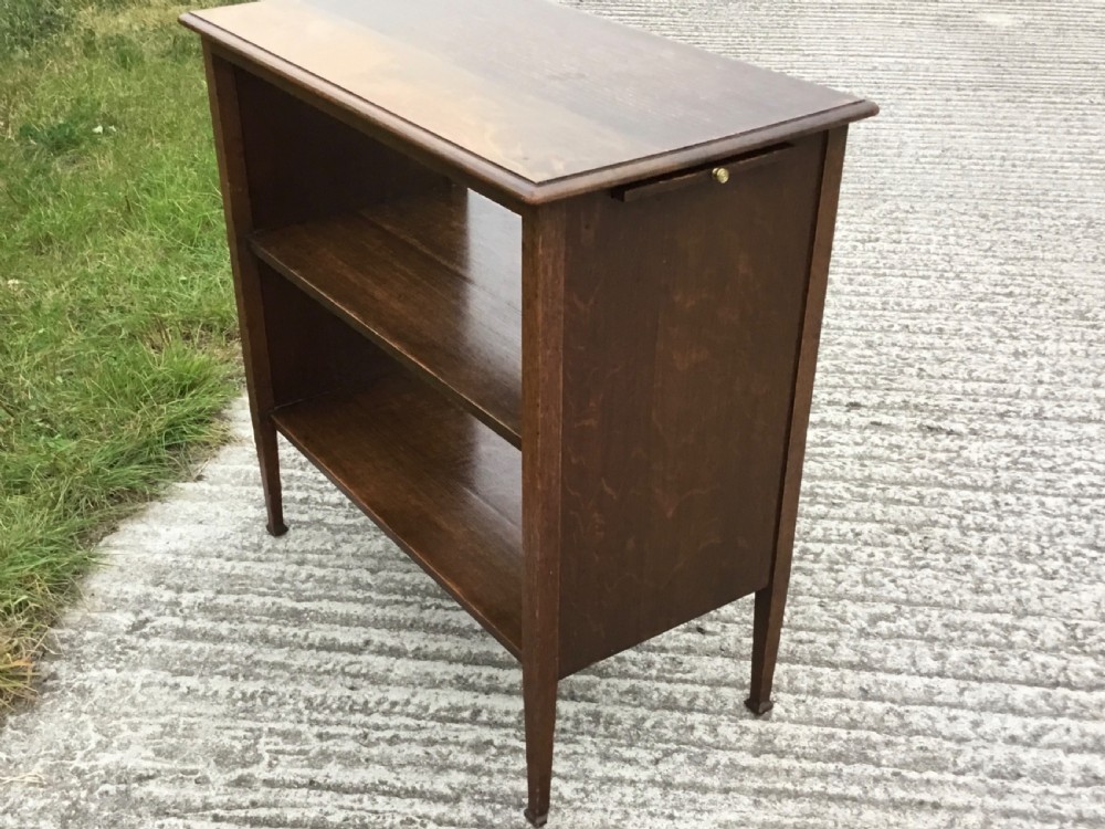 Arts & Crafts Bookcase with Lamp Slides View IV