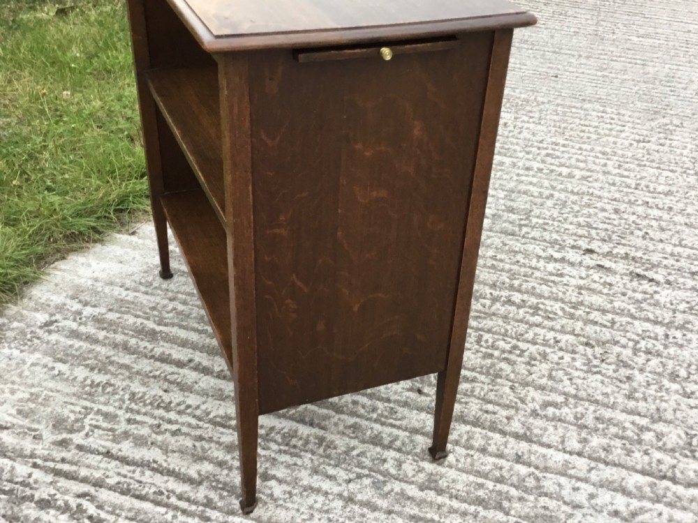 Arts & Crafts Bookcase with Lamp Slides View V