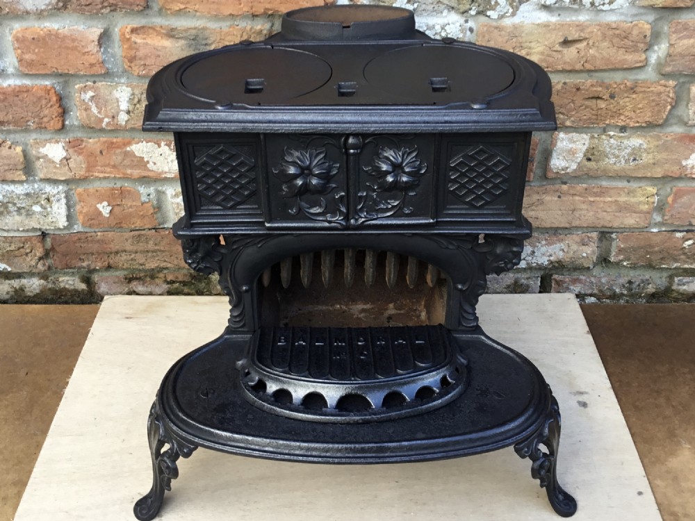 Pretty 19th Century Cast iron Stove View III