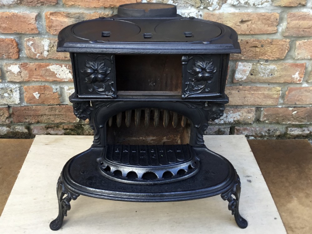 Pretty 19th Century Cast iron Stove View V