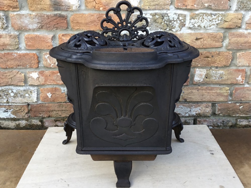 Pretty 19th Century Cast iron Stove View X
