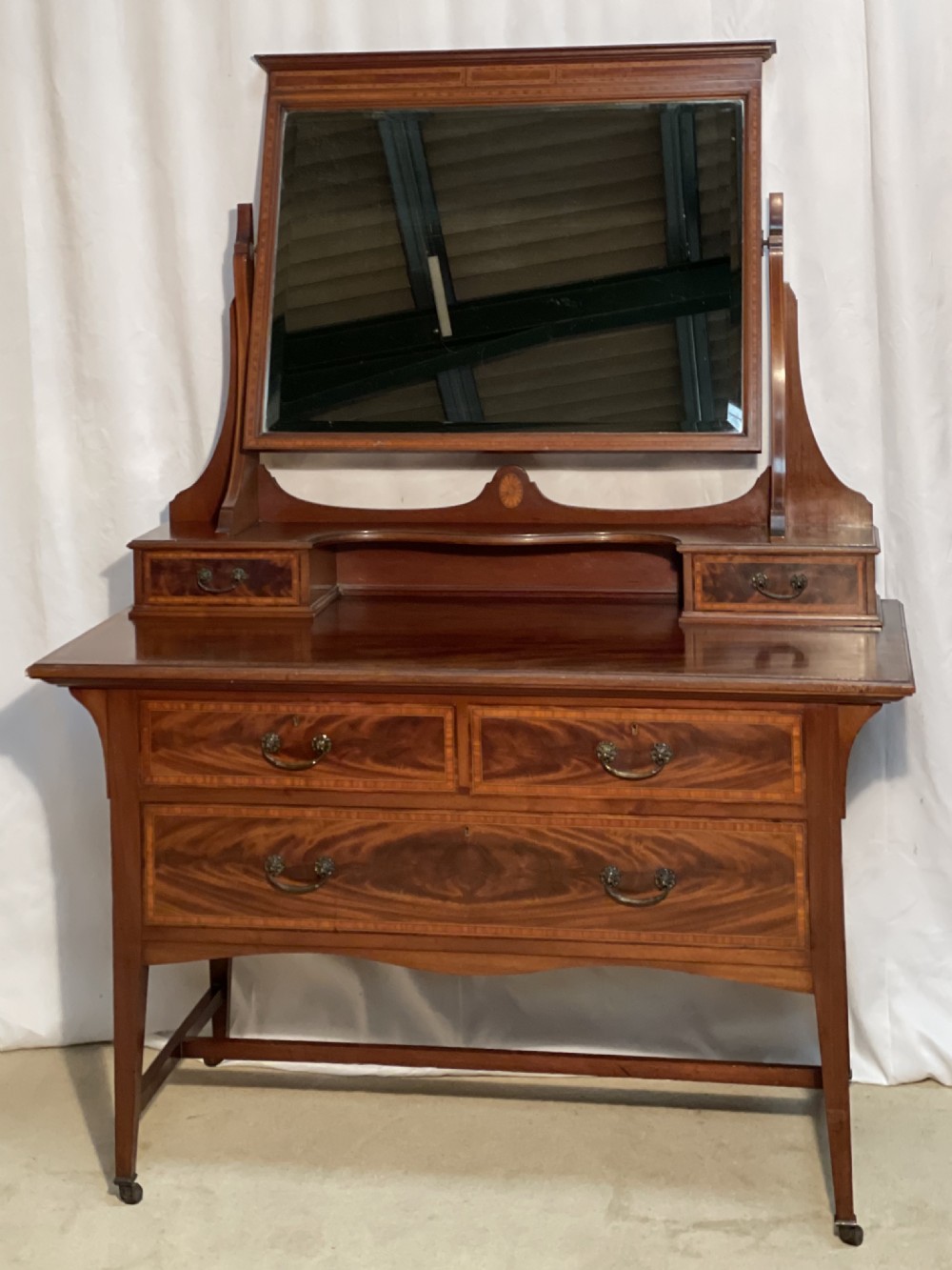Fine Quality Inlaid Dressing Table with Swing Mirror