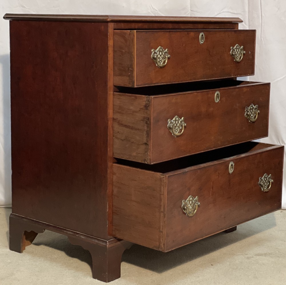 Plum Pudding Mahogany 3 Drawer Chest View XIV
