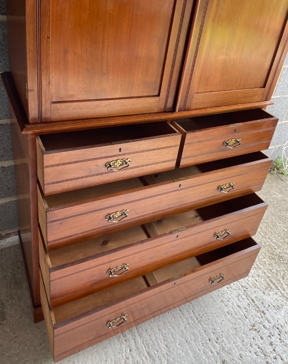 Neat & smart Linen Press View VI