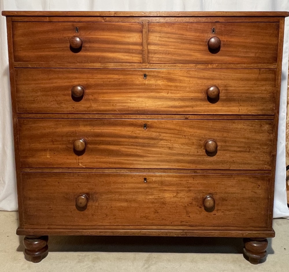 Excellent Victorian Chest of Five Drawers on turned feet View VII