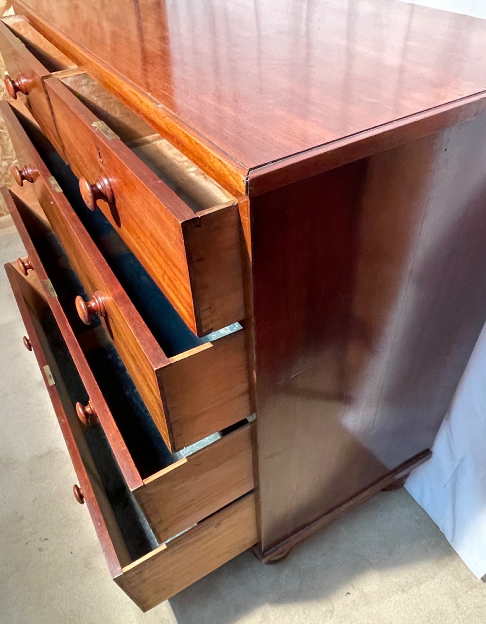 Excellent Victorian Chest of Five Drawers on turned feet View VIII